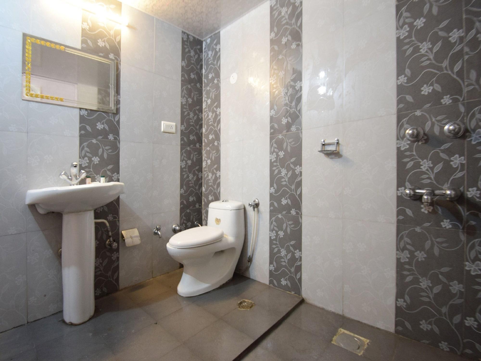 Oyo 29131 Hotel Mn Grand 샴샤바드 외부 사진