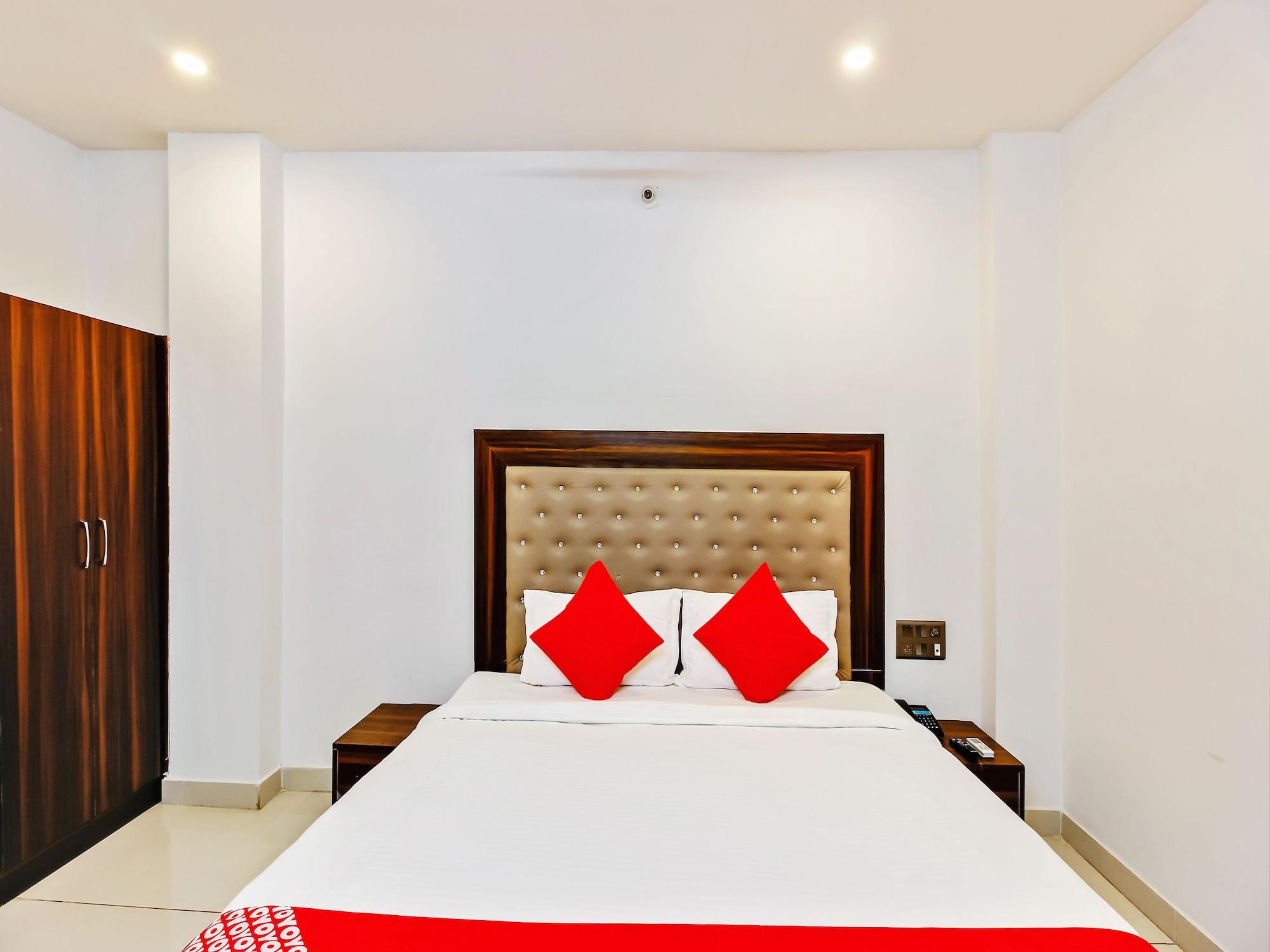 Oyo 29131 Hotel Mn Grand 샴샤바드 외부 사진