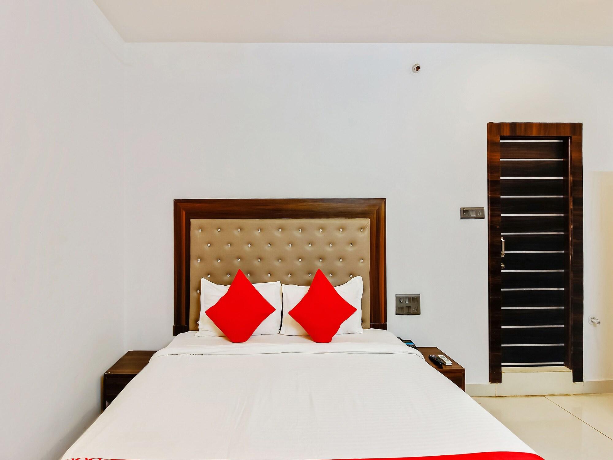 Oyo 29131 Hotel Mn Grand 샴샤바드 외부 사진