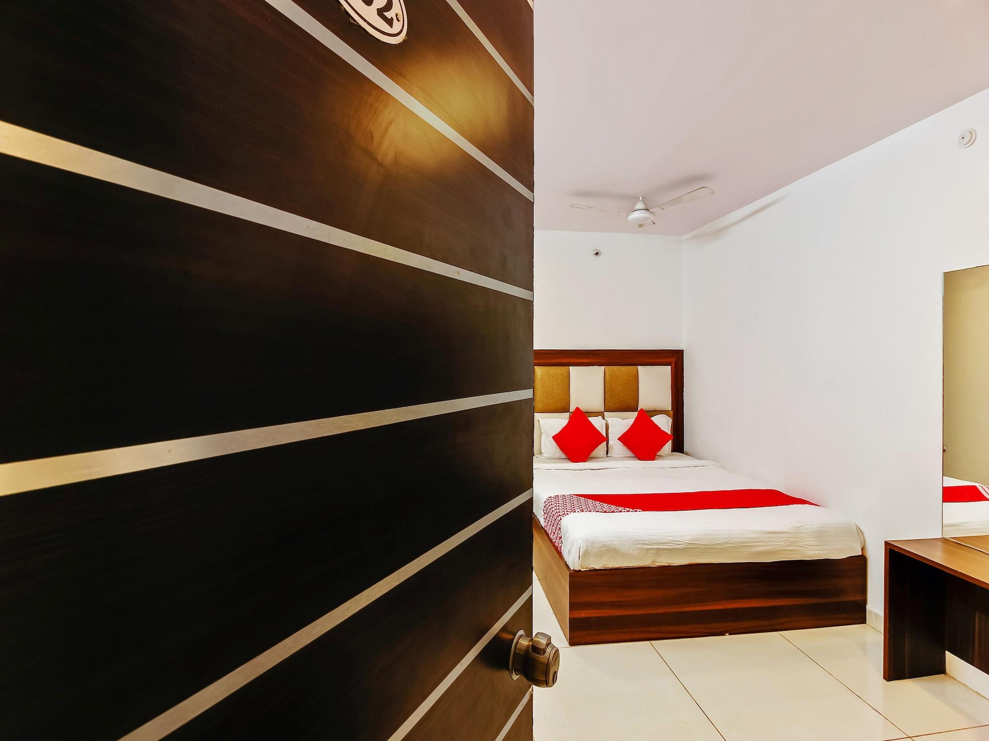 Oyo 29131 Hotel Mn Grand 샴샤바드 외부 사진