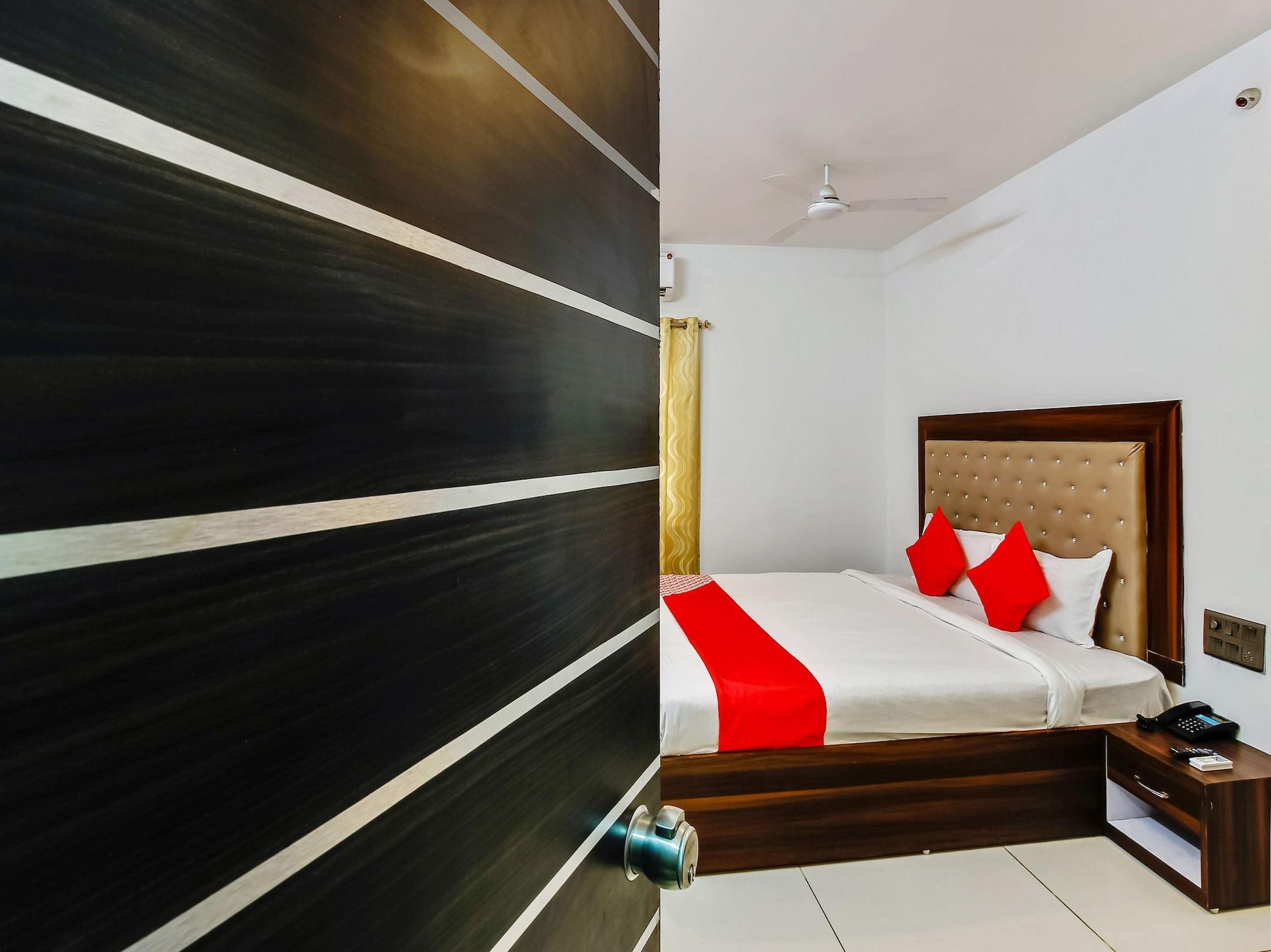 Oyo 29131 Hotel Mn Grand 샴샤바드 외부 사진